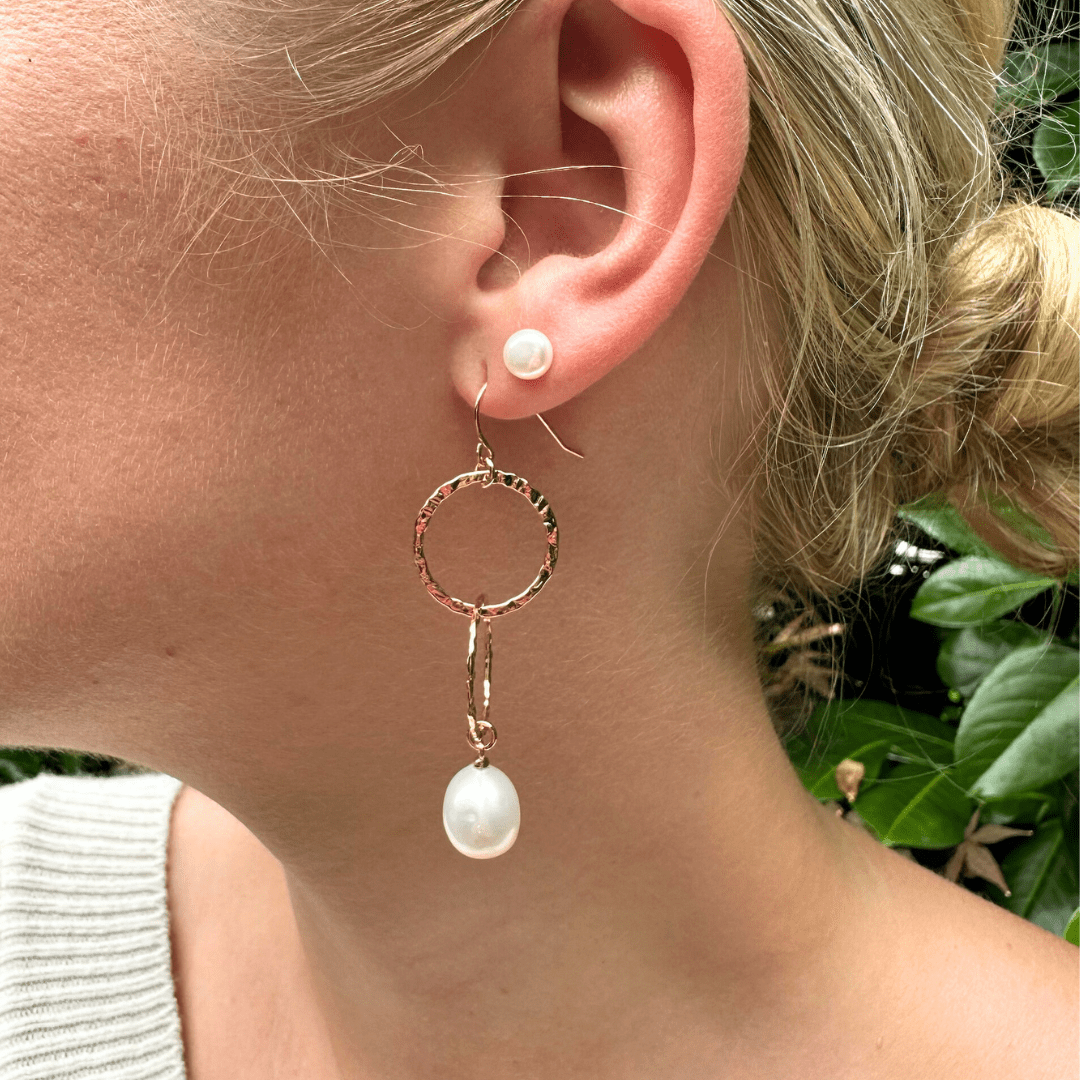 Parel oorhangers, rose - Gloria Maris Giethoorn