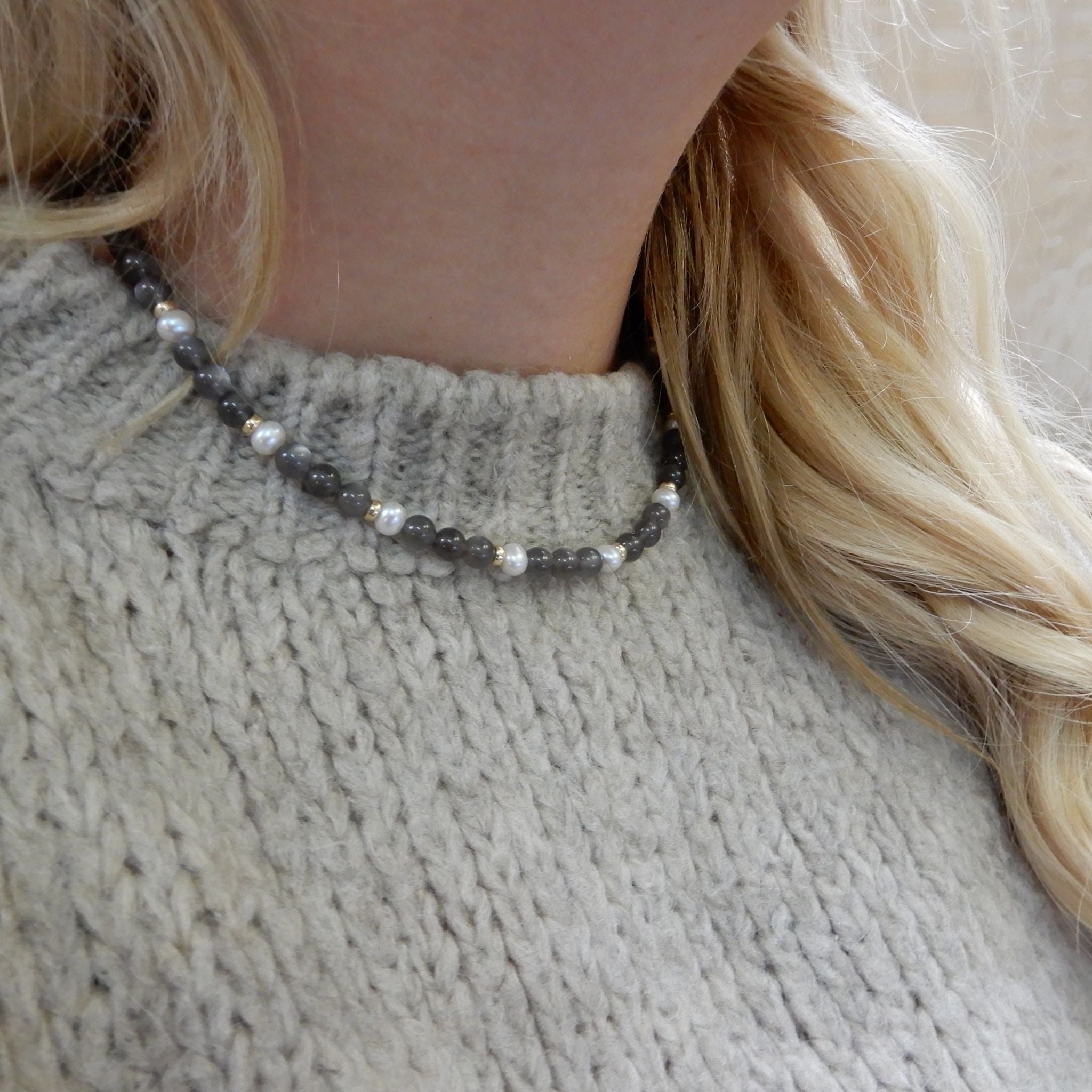Parel/zwarte Maansteen collier 6mm