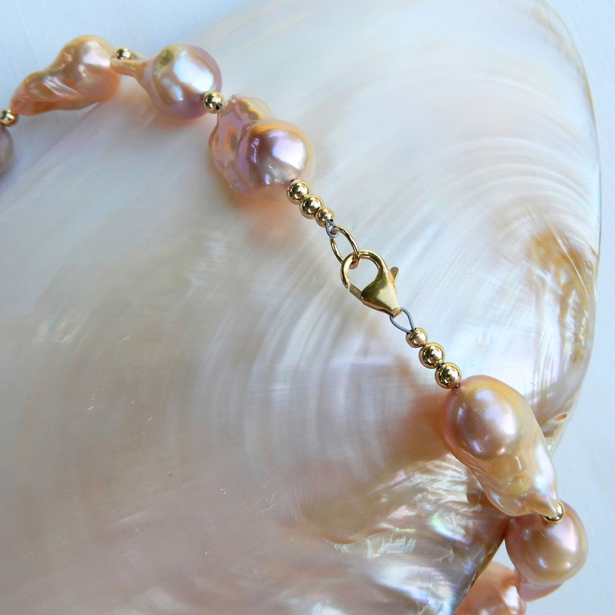 Barok zoetwater parel collier in peach met gold filled.