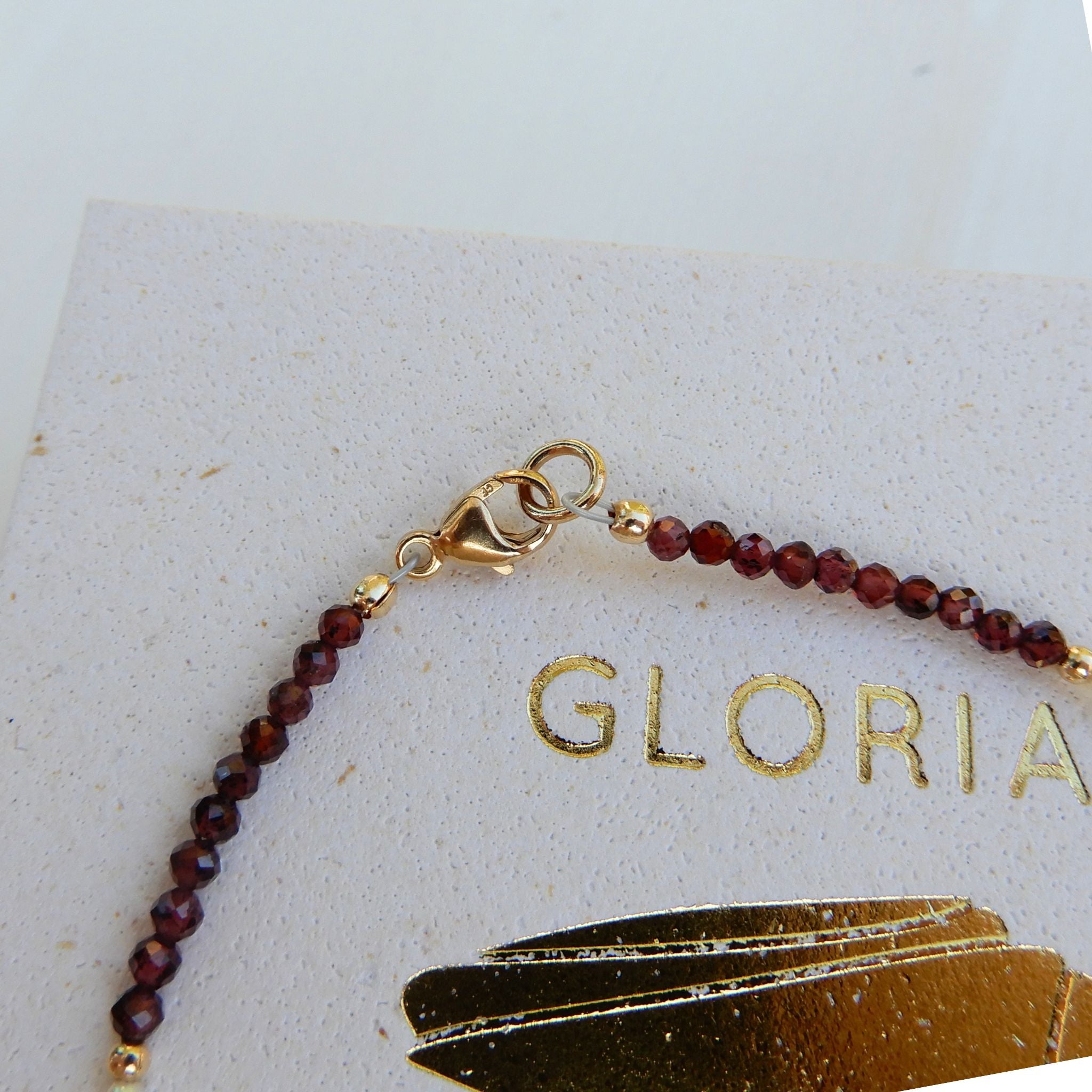 Granaat armband in combinatie met zoetwater Parel.