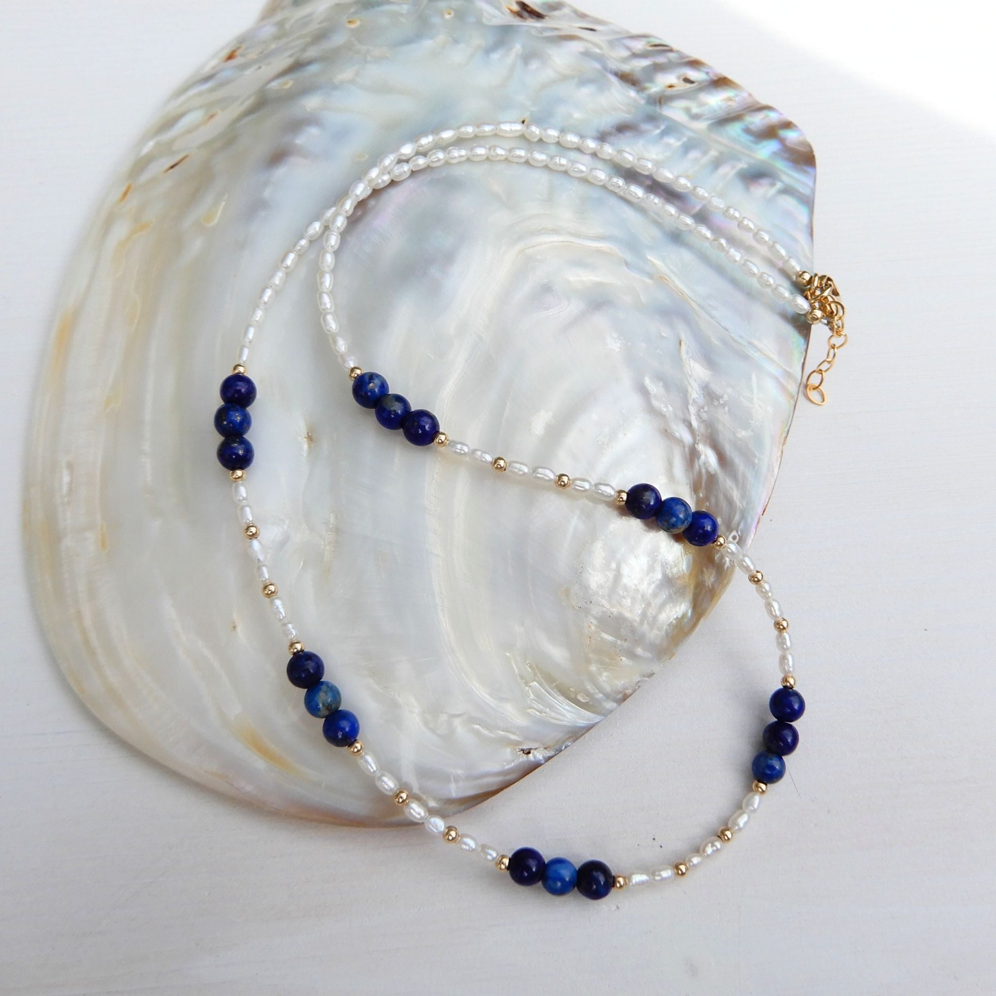 Zoetwater Parel collier met Lapis Lazuli, handgemaakt in Giethoorn.