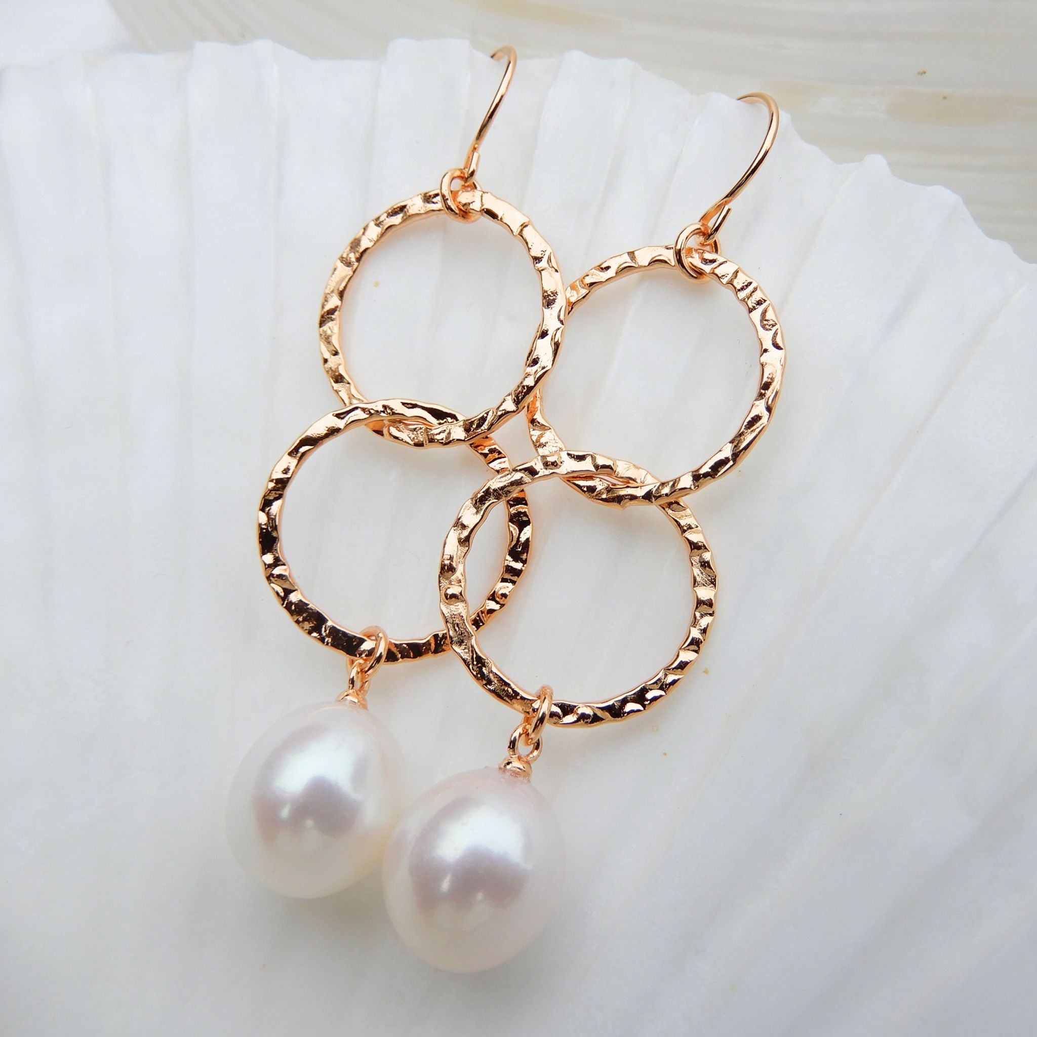Parel oorhangers rose gold plated