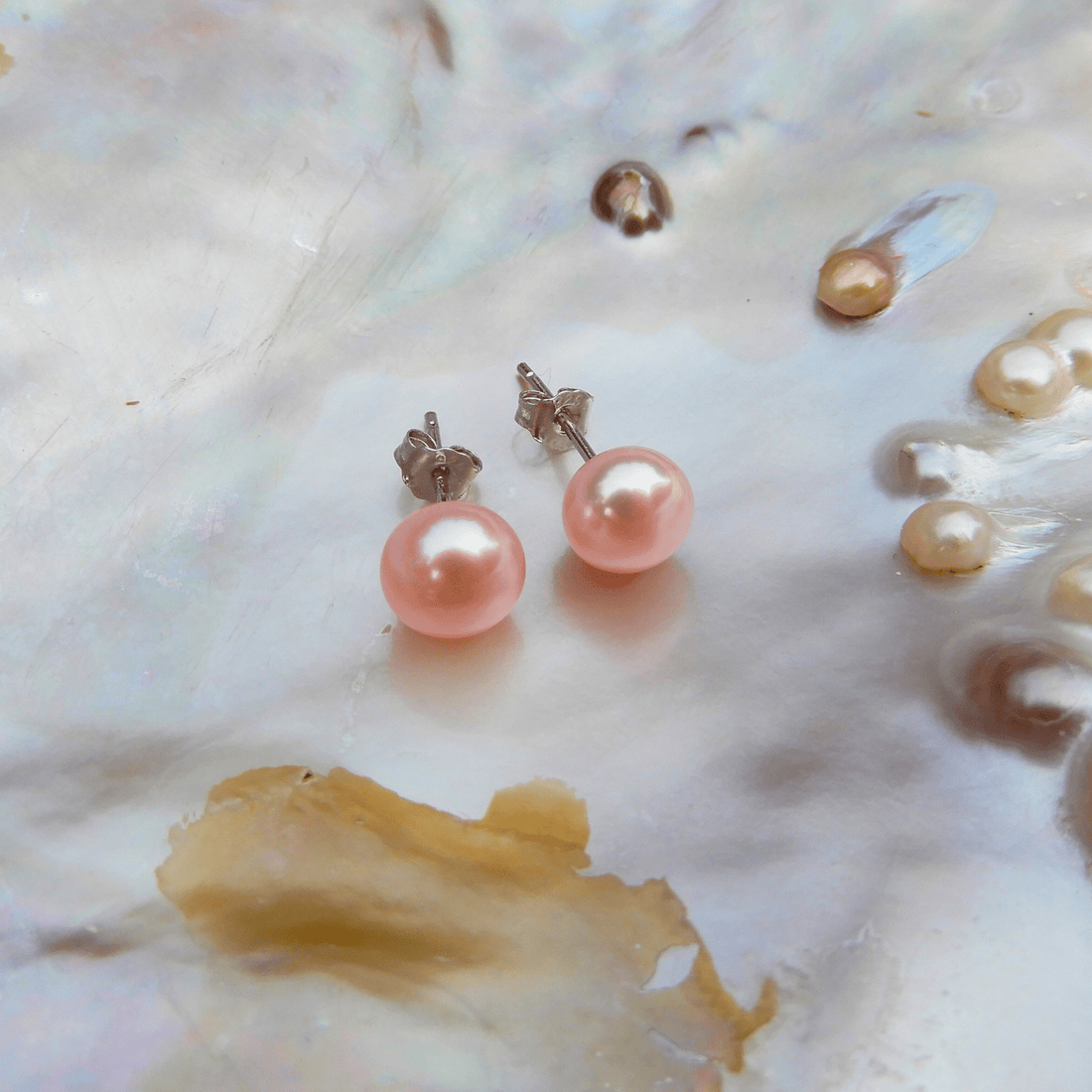 Parel oorstekers roze 8mm - Gloria Maris Giethoorn