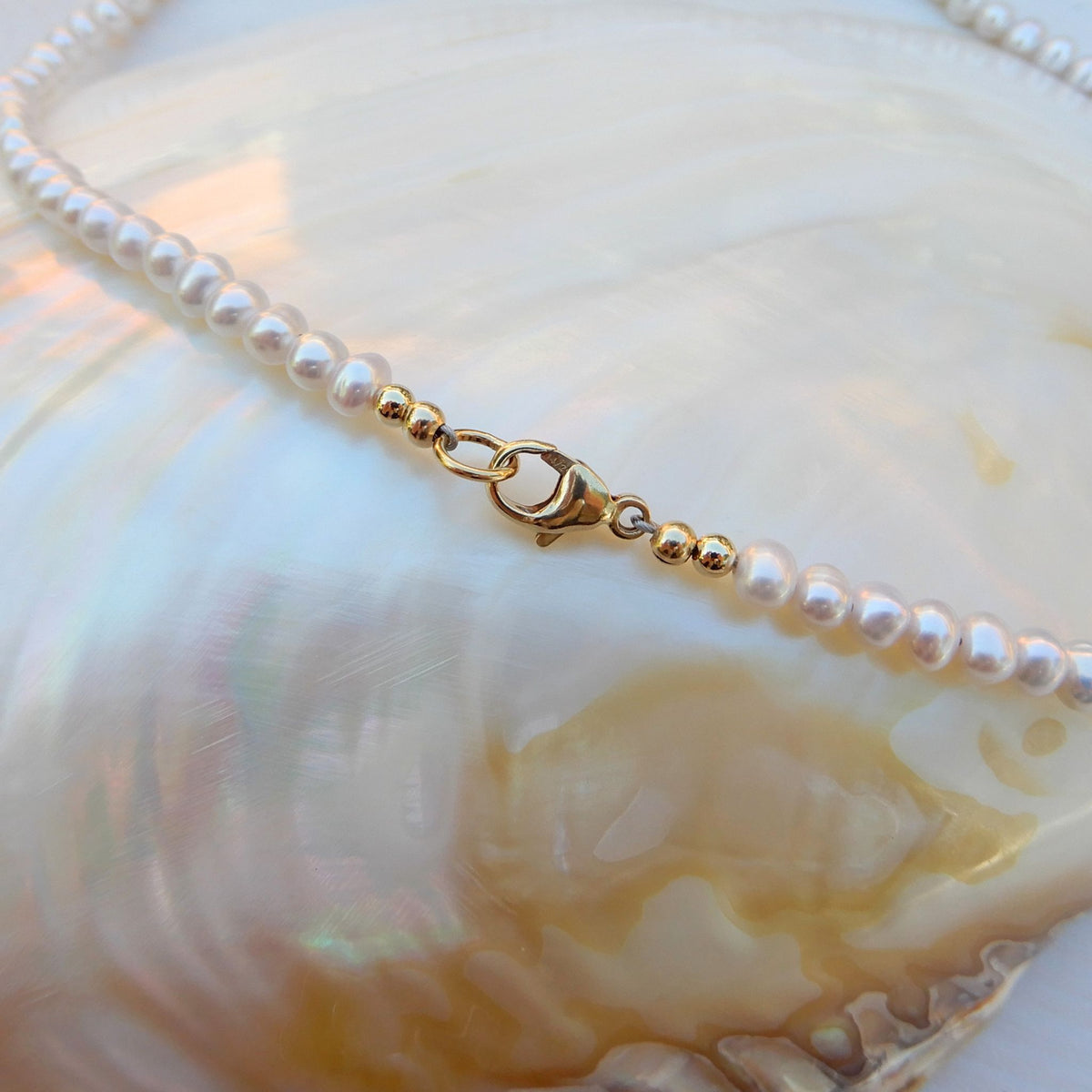 Zoetwater parel collier afgewerkt met gold filled.