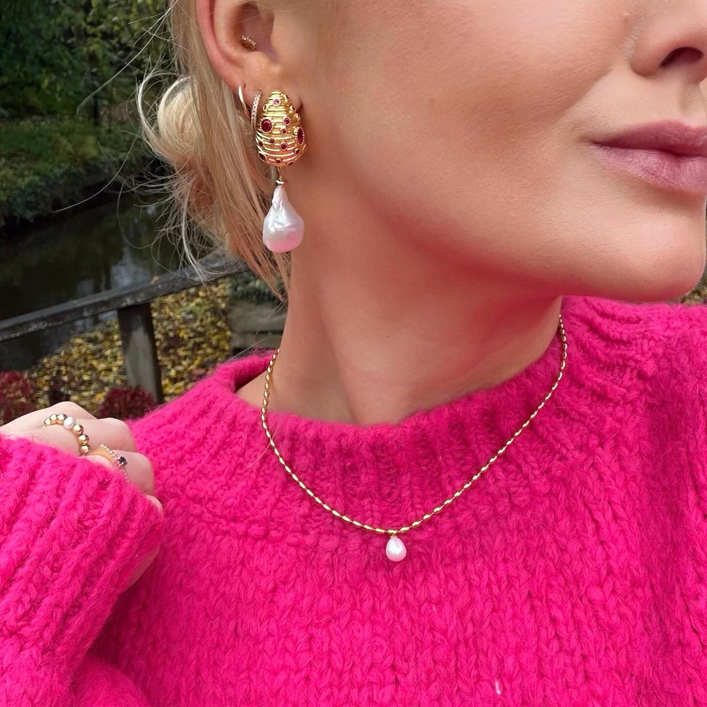 Druppel oorhangers met Barok Parel - roze - Gloria Maris Giethoorn