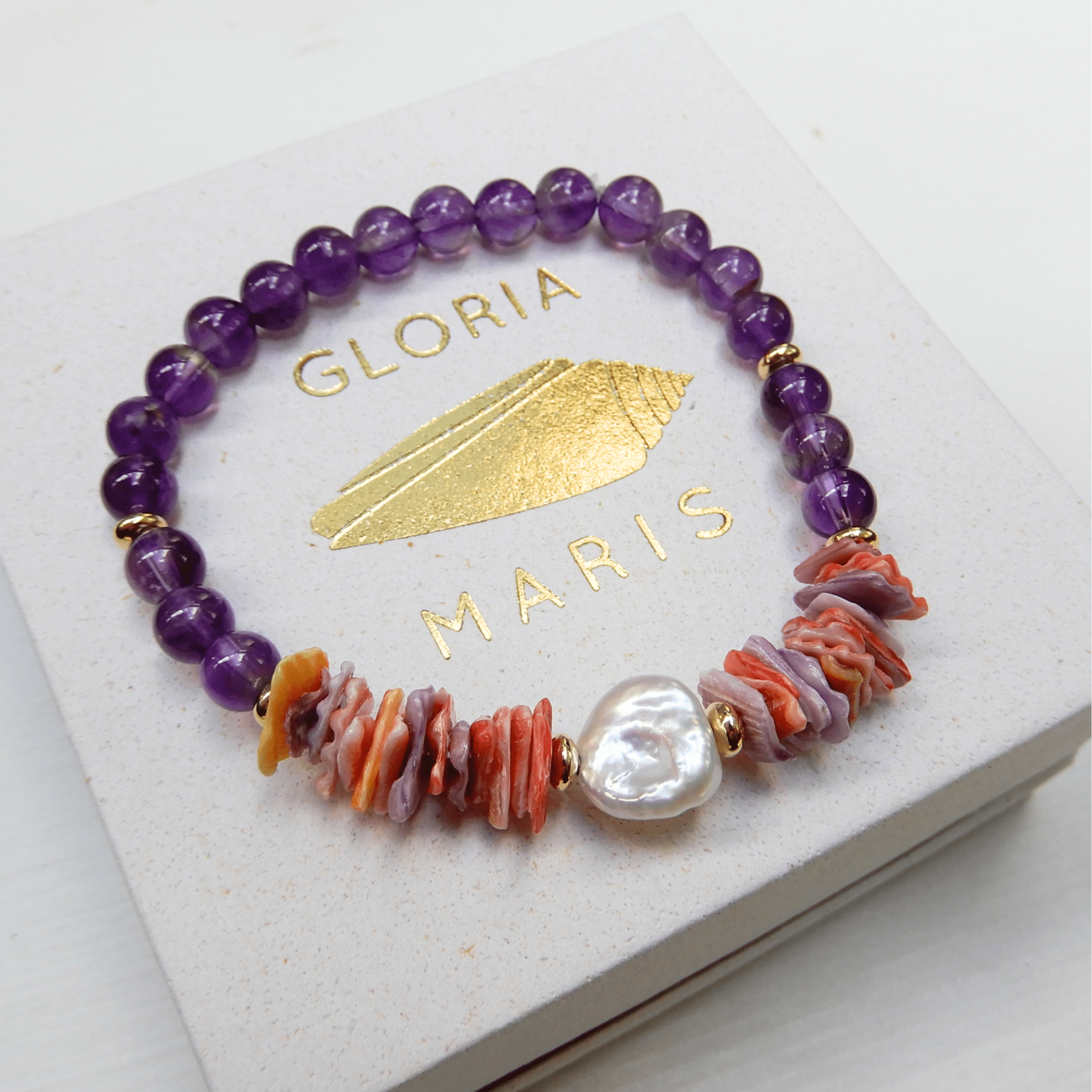 Parel, Amethist en schelp stretch armband - Gloria Maris Giethoorn