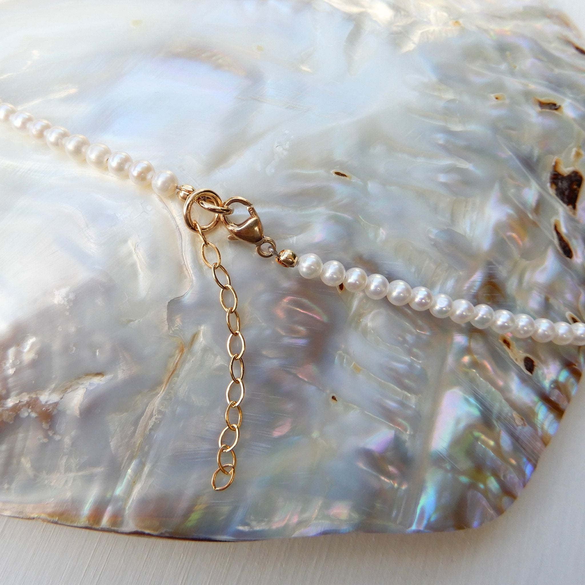 Prachtig zoetwater Parel collier van 3-3,5 mm ronde Parels.