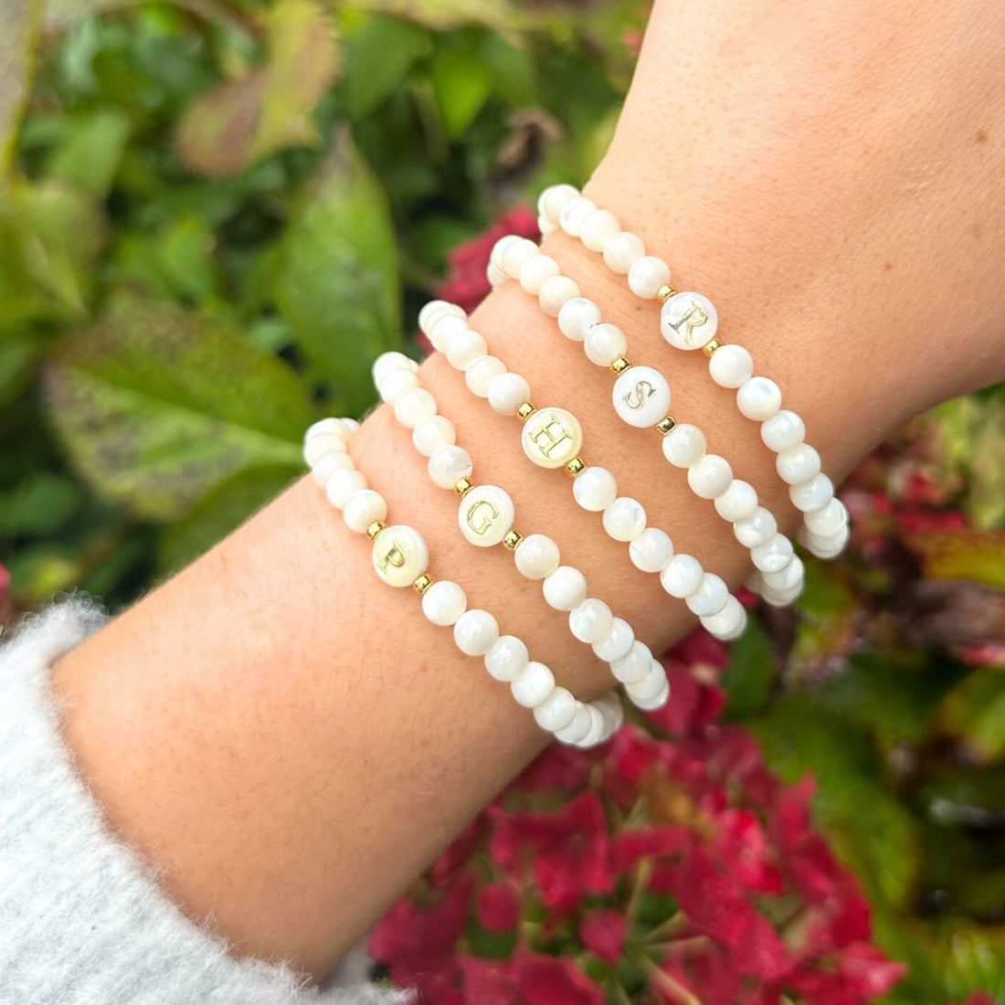 Parelmoer armbanden set met initiaal, stretch