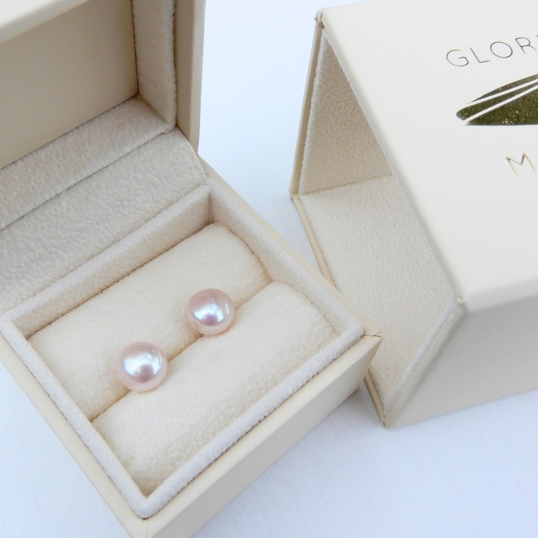 Pearl stud earrings white 10mm