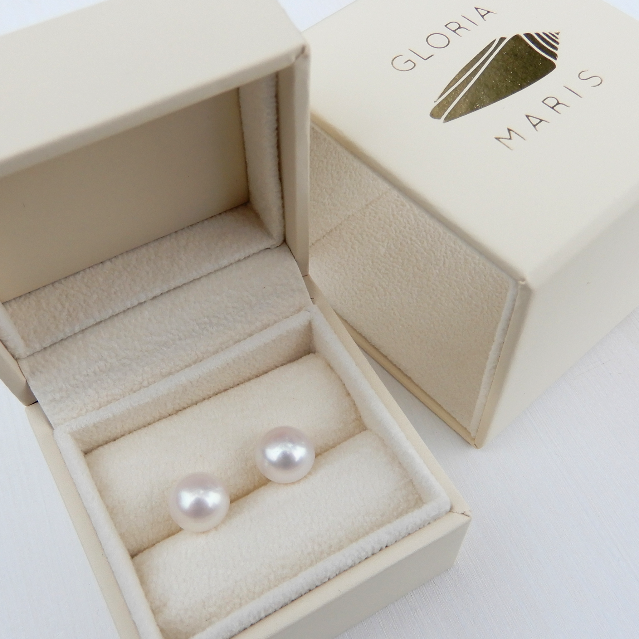 Pearl stud earrings white 10mm