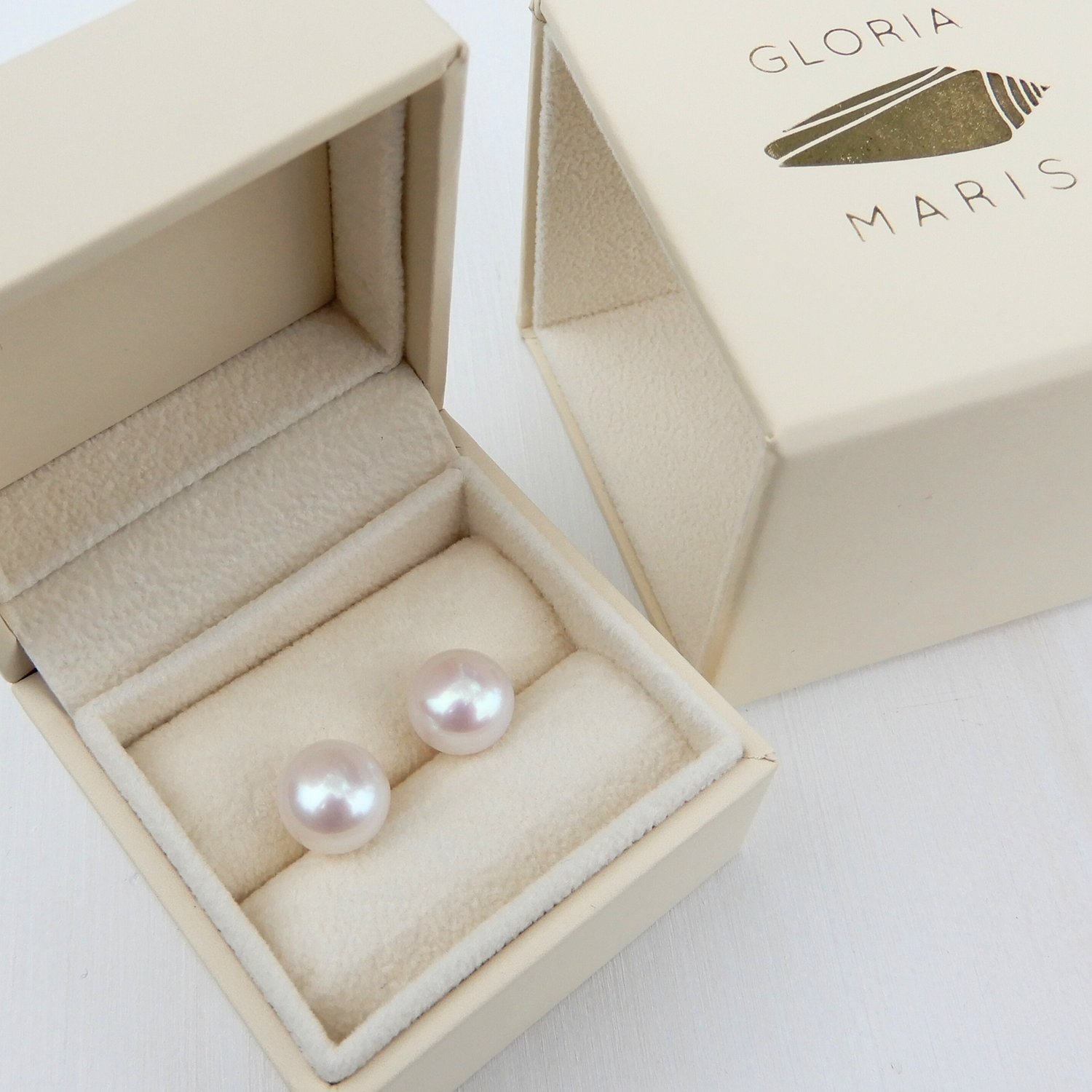 Pearl stud earrings white 10mm