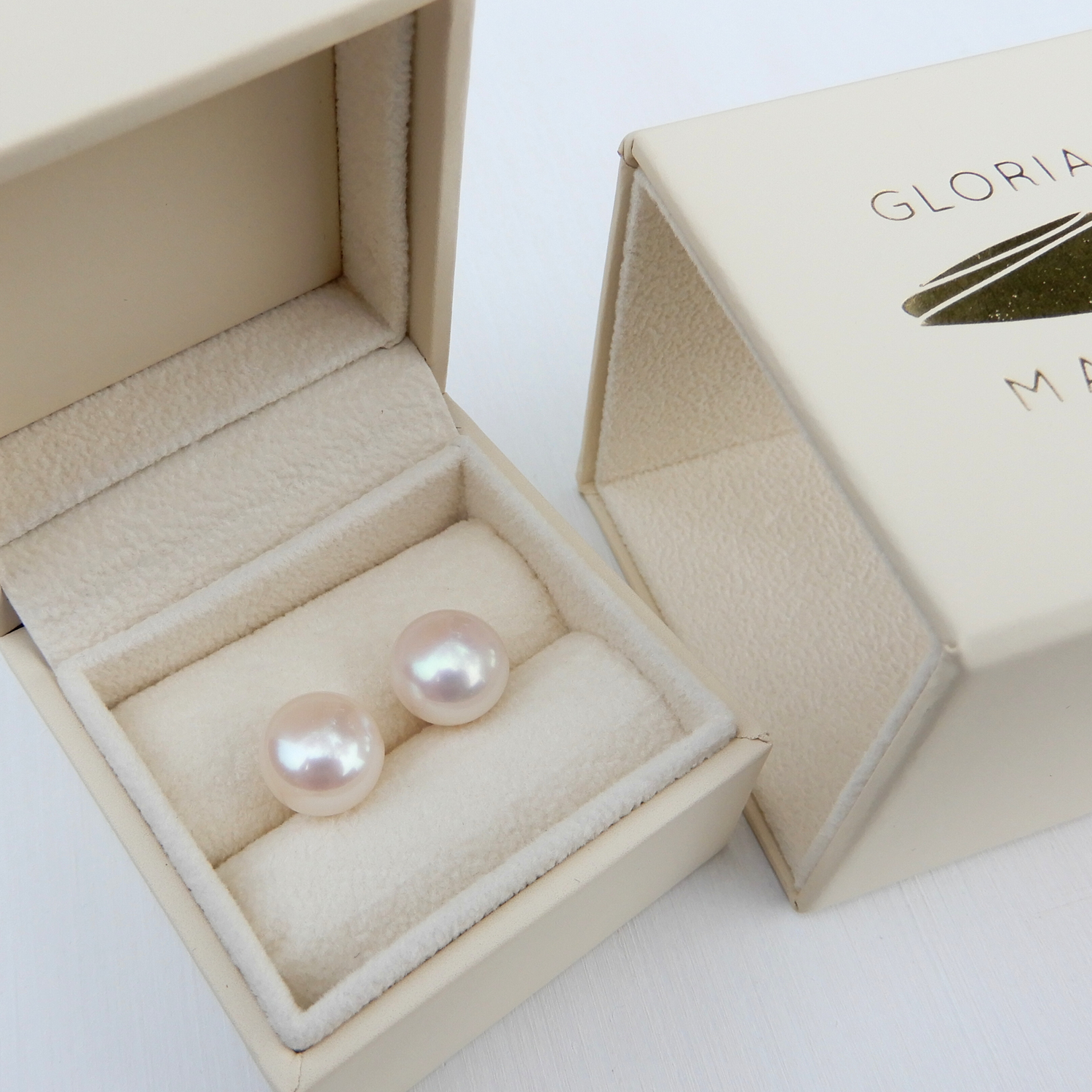 Pearl stud earrings white 10mm