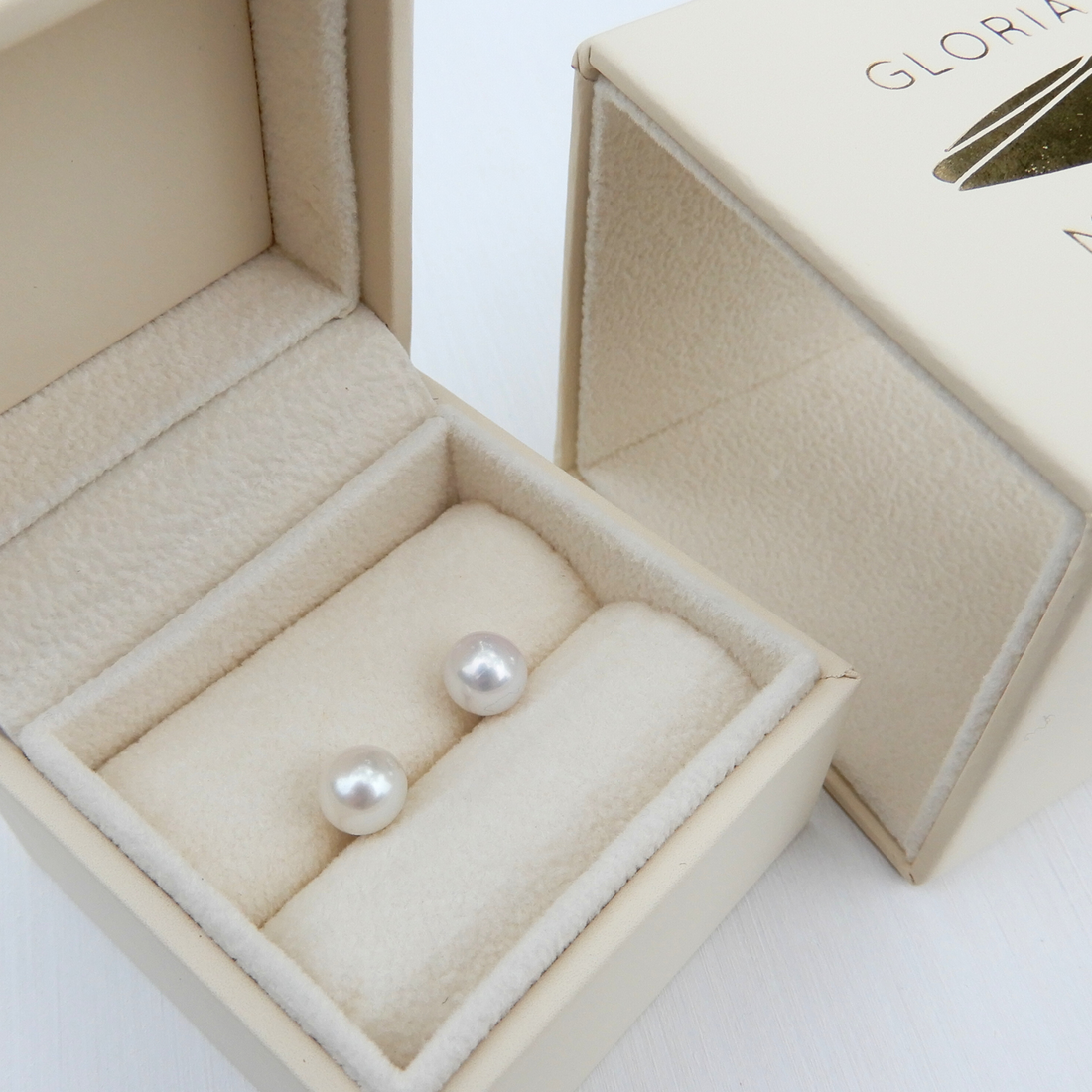 Pearl stud earrings white 10mm