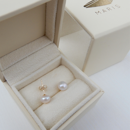 Pearl stud earrings white 10mm