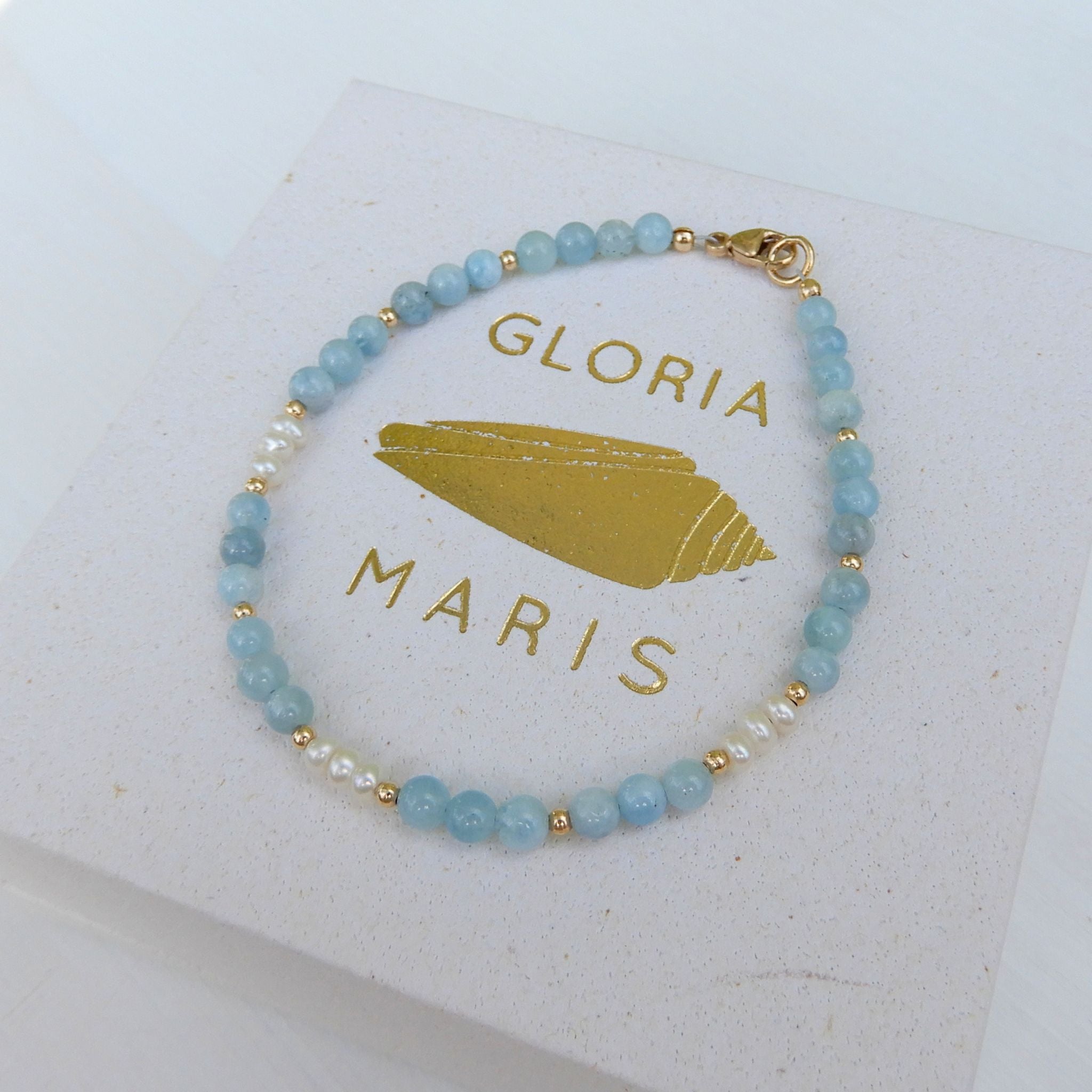 Prachtige Aquamarijn armband in combinatie met zoetwater Parel.