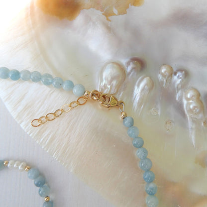 Aquamarijn collier in combinatie met zoetwater Parel. Afgewerkt met gold filled materiaal en een verlengketting.