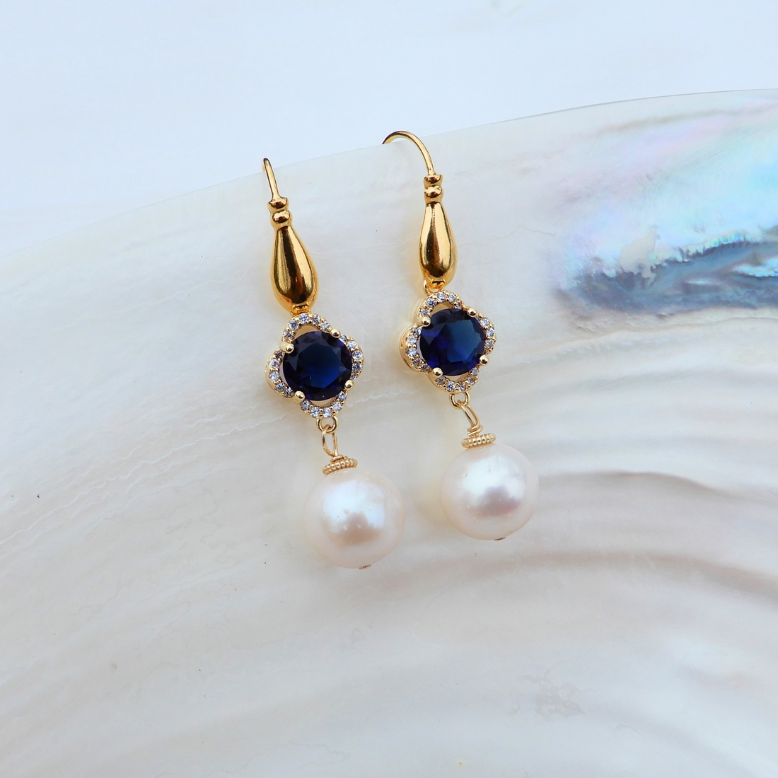 Pearl earrings with Crystal - blue