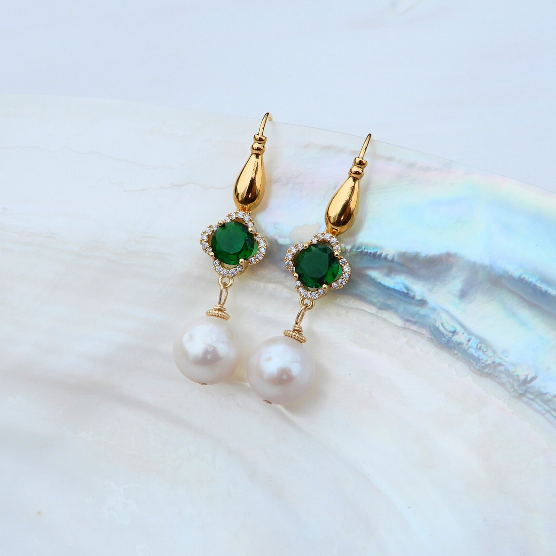 Parel oorhangers met kristal - groen