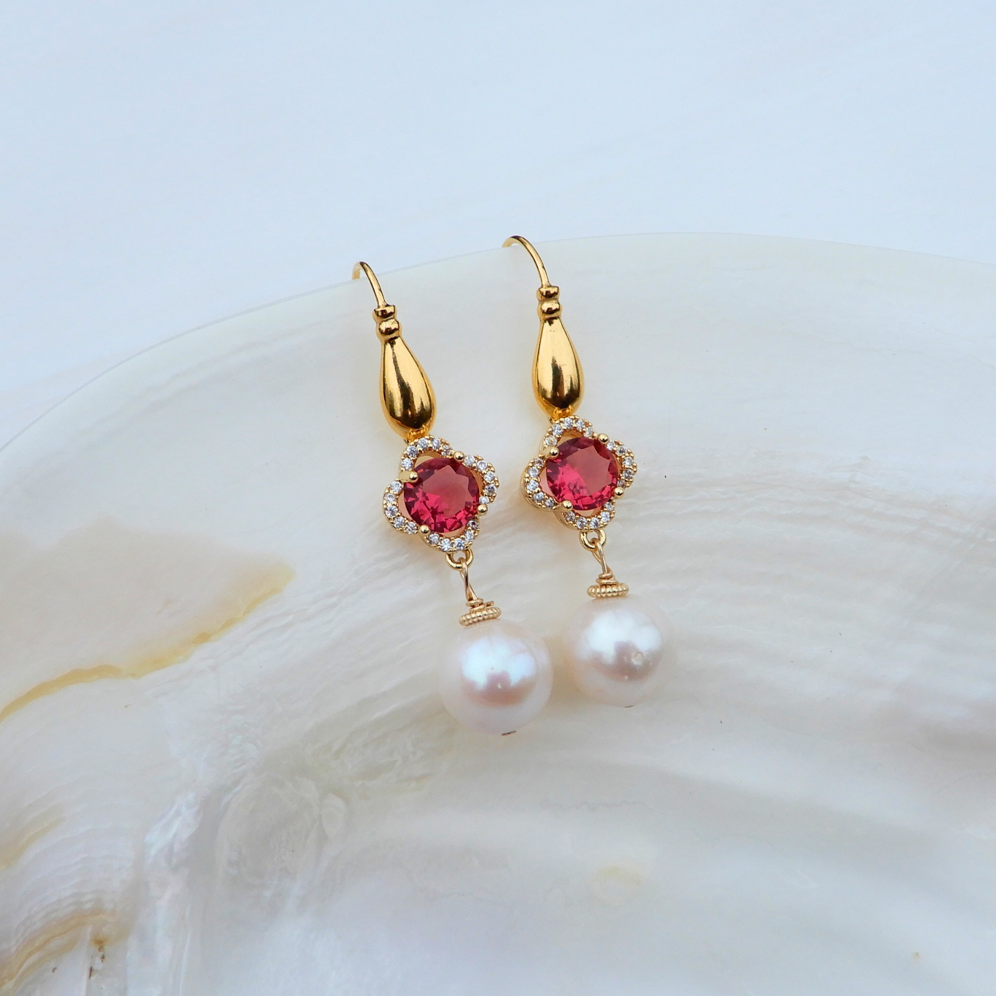 Pearl earrings with crystal - pink