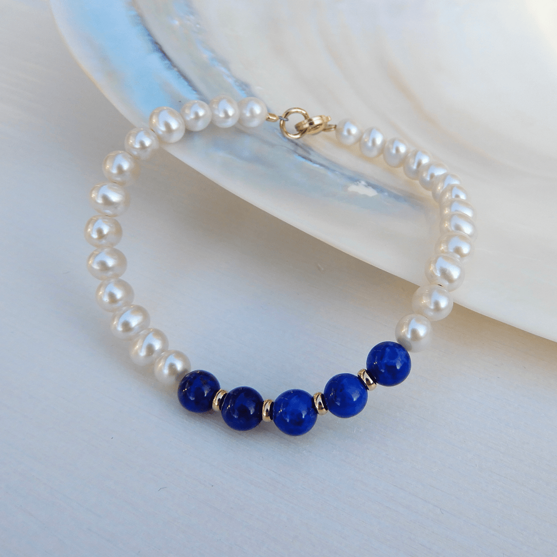 Parel/Lapis Lazuli armband 6mm - Gloria Maris Giethoorn