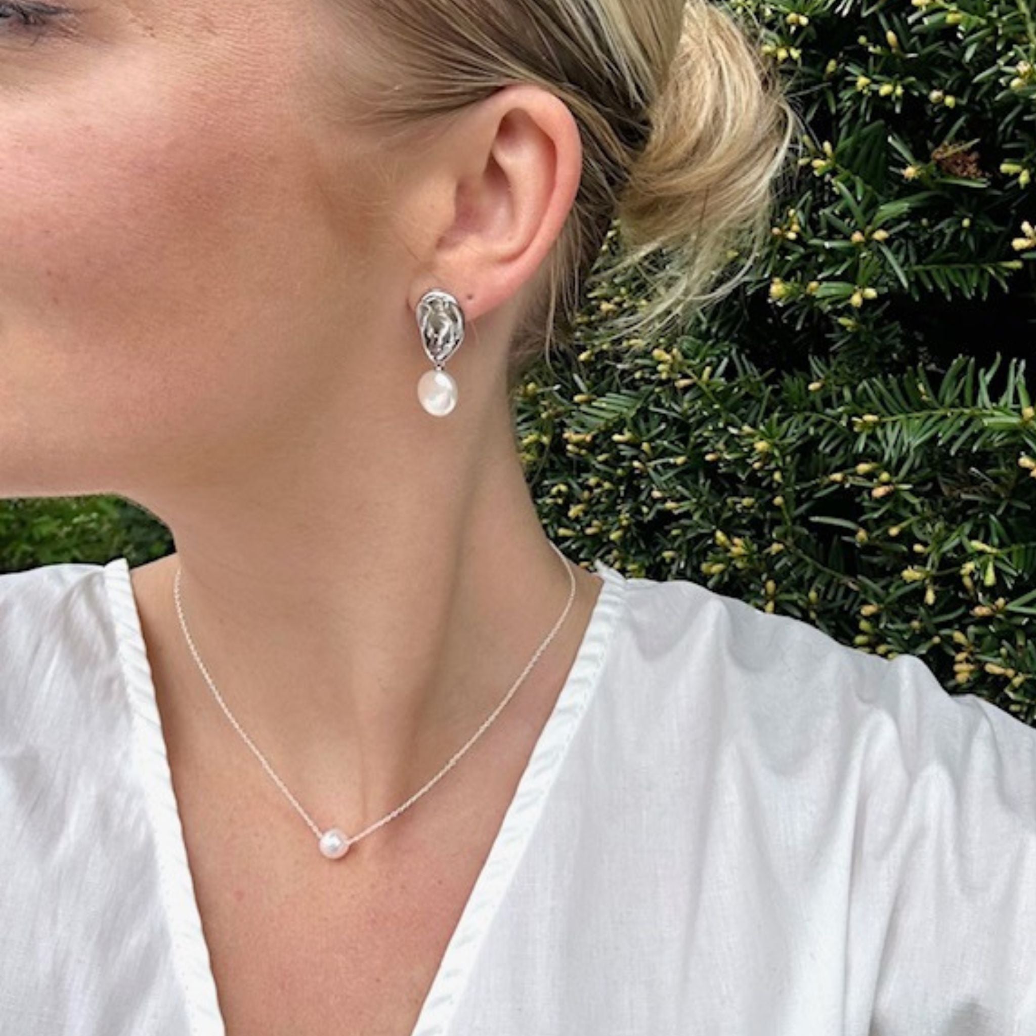 Pearl earrings - free form