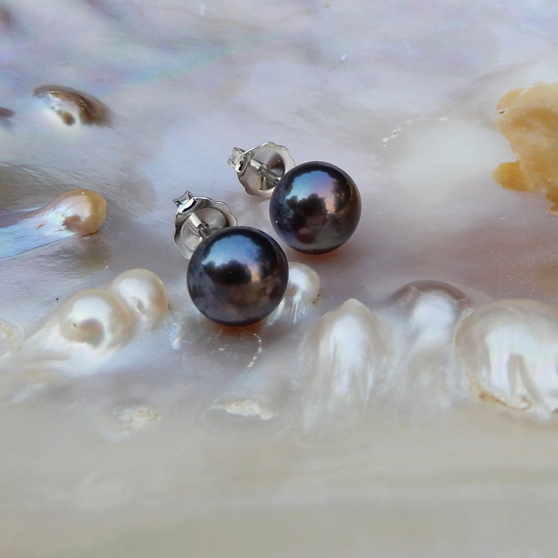 grijze parel oorstekers met zilveren steker , 7,5mm