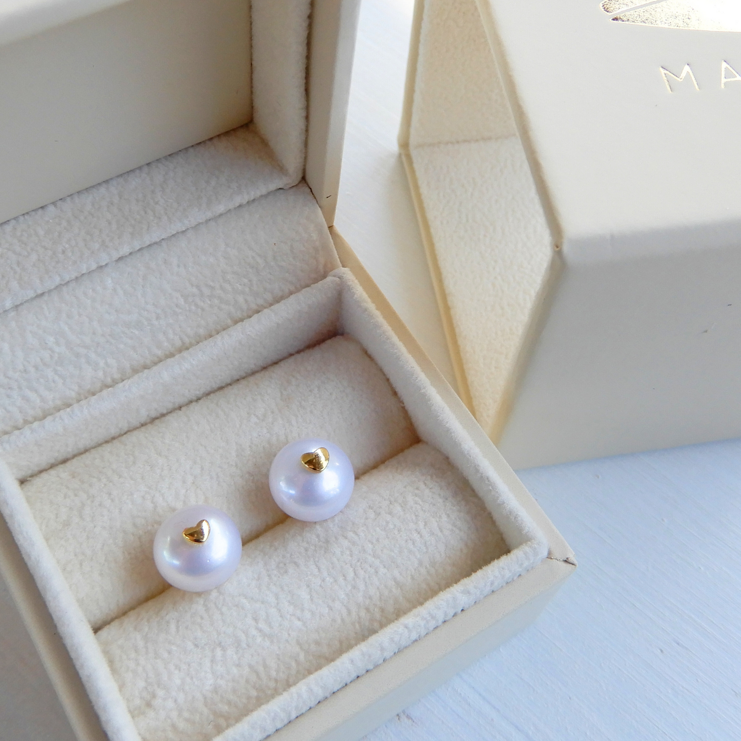 Pearl stud earrings white 10mm