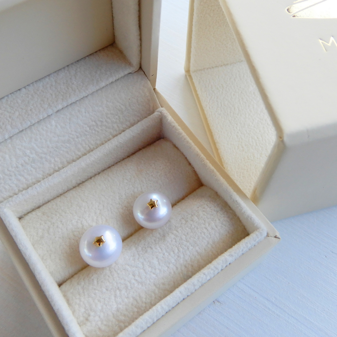 Pearl stud earrings white 10mm