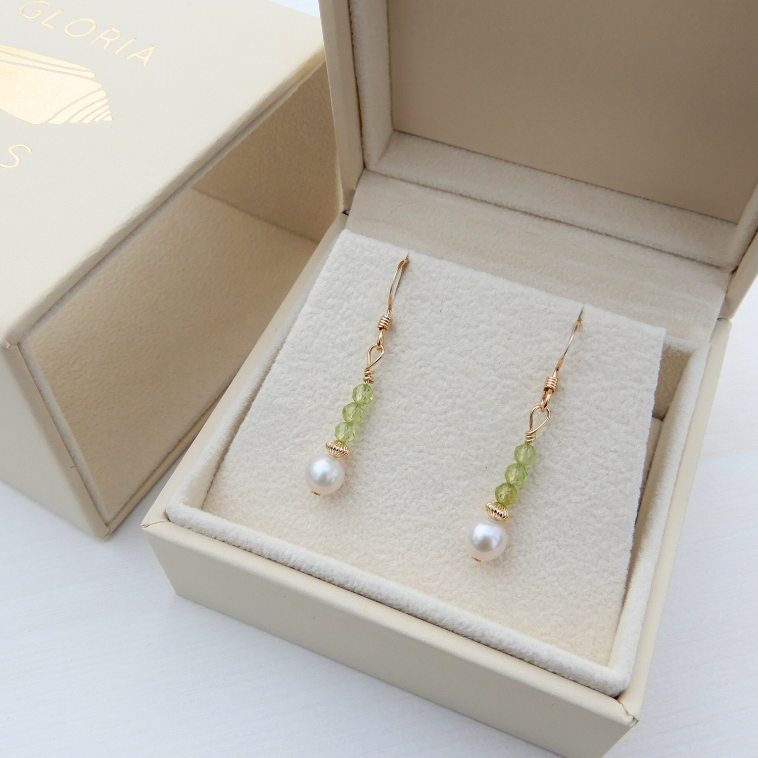 Peridot/Pearl earrings 2,5mm