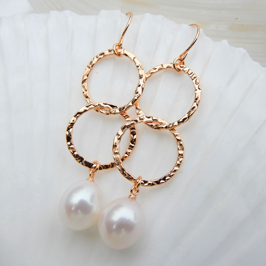 Parel oorhangers rose gold plated
