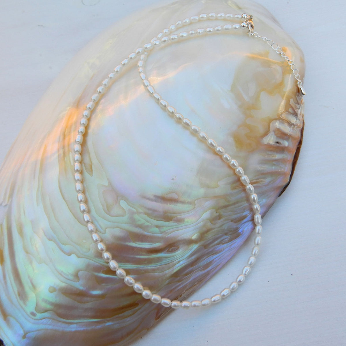 Collier van zoetwater parel in rijst vorm 2,5-3mm.