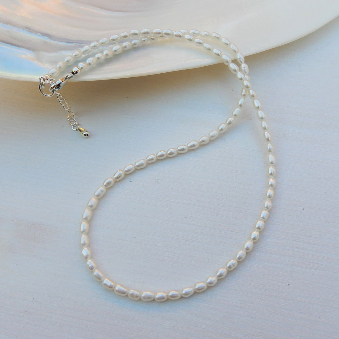 Zoetwater parel collier in rijst vorm.