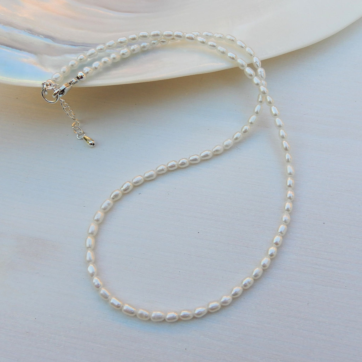 Zoetwater parel collier in rijst vorm.