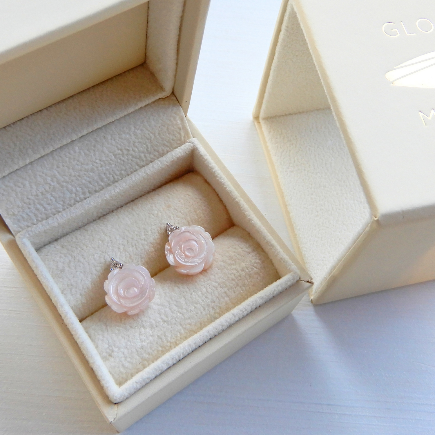 Pearl stud earrings heart 3mm