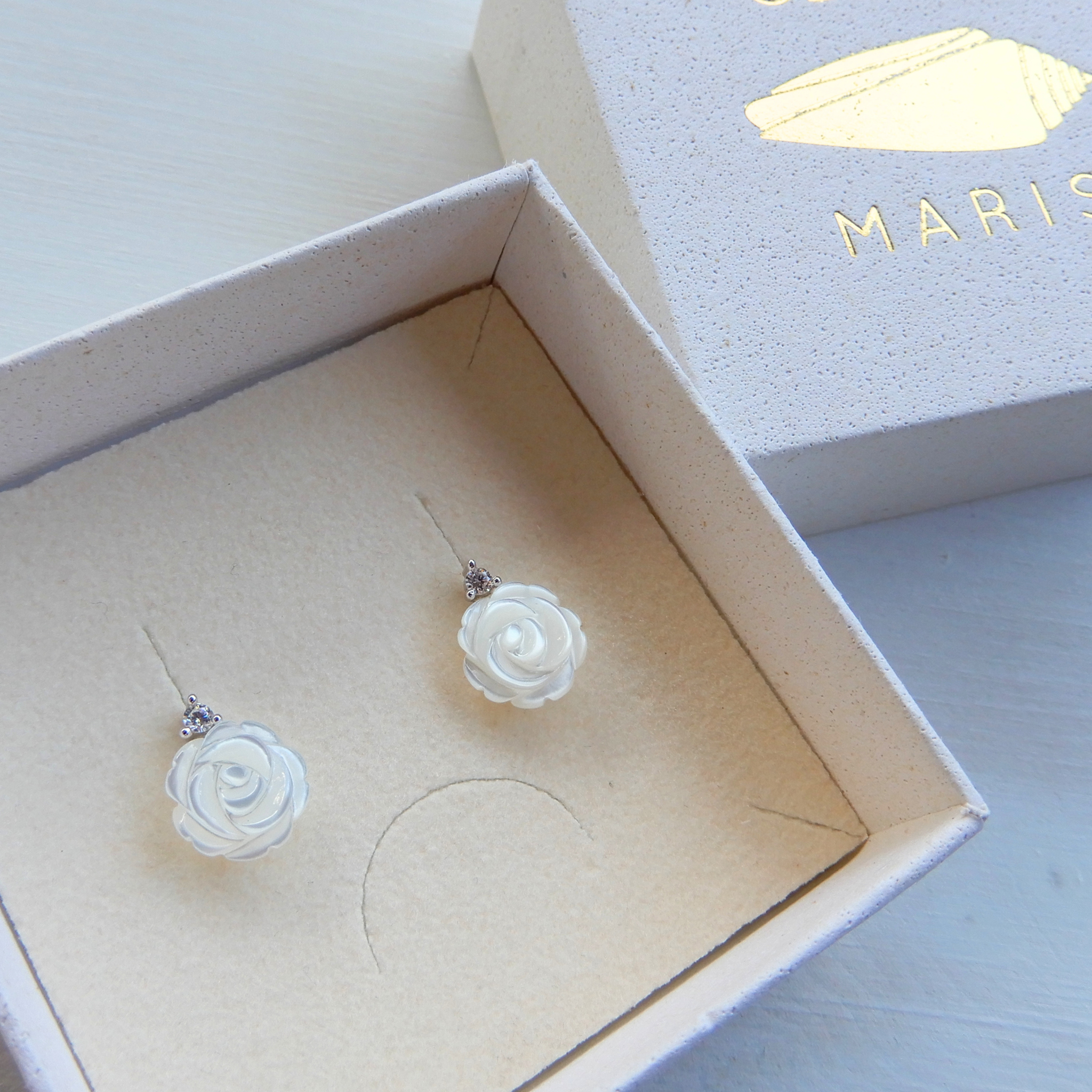 Pearl stud earrings heart 3mm