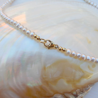 Zoetwater parel collier afgewerkt met gold filled.