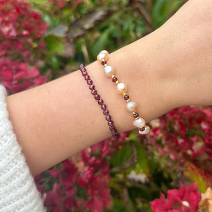 Armbanden set met zoetwater Parel en granaat facet.
