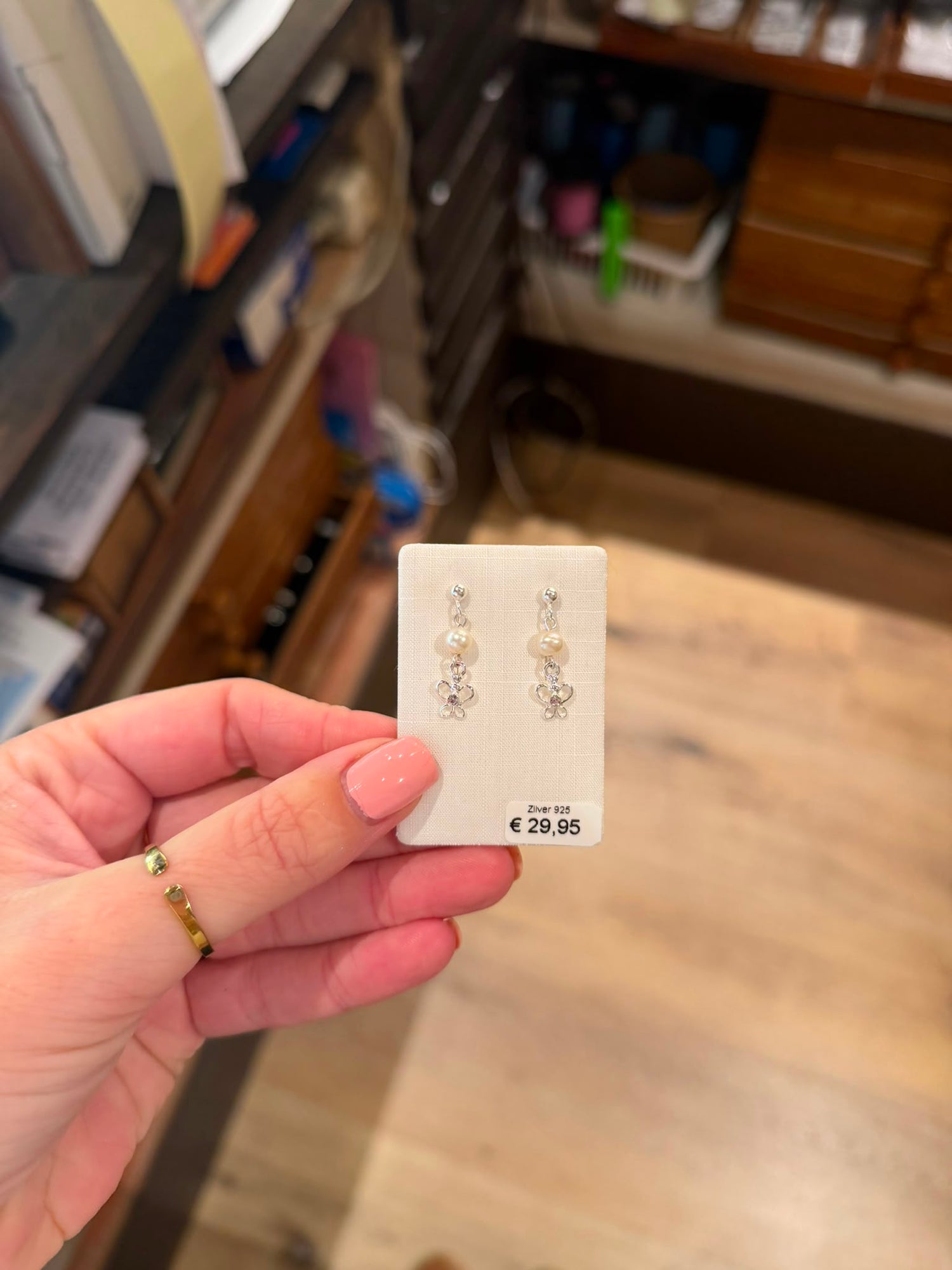 Zoetwater Parel oorstekers met vlinder bedel - zilver 925