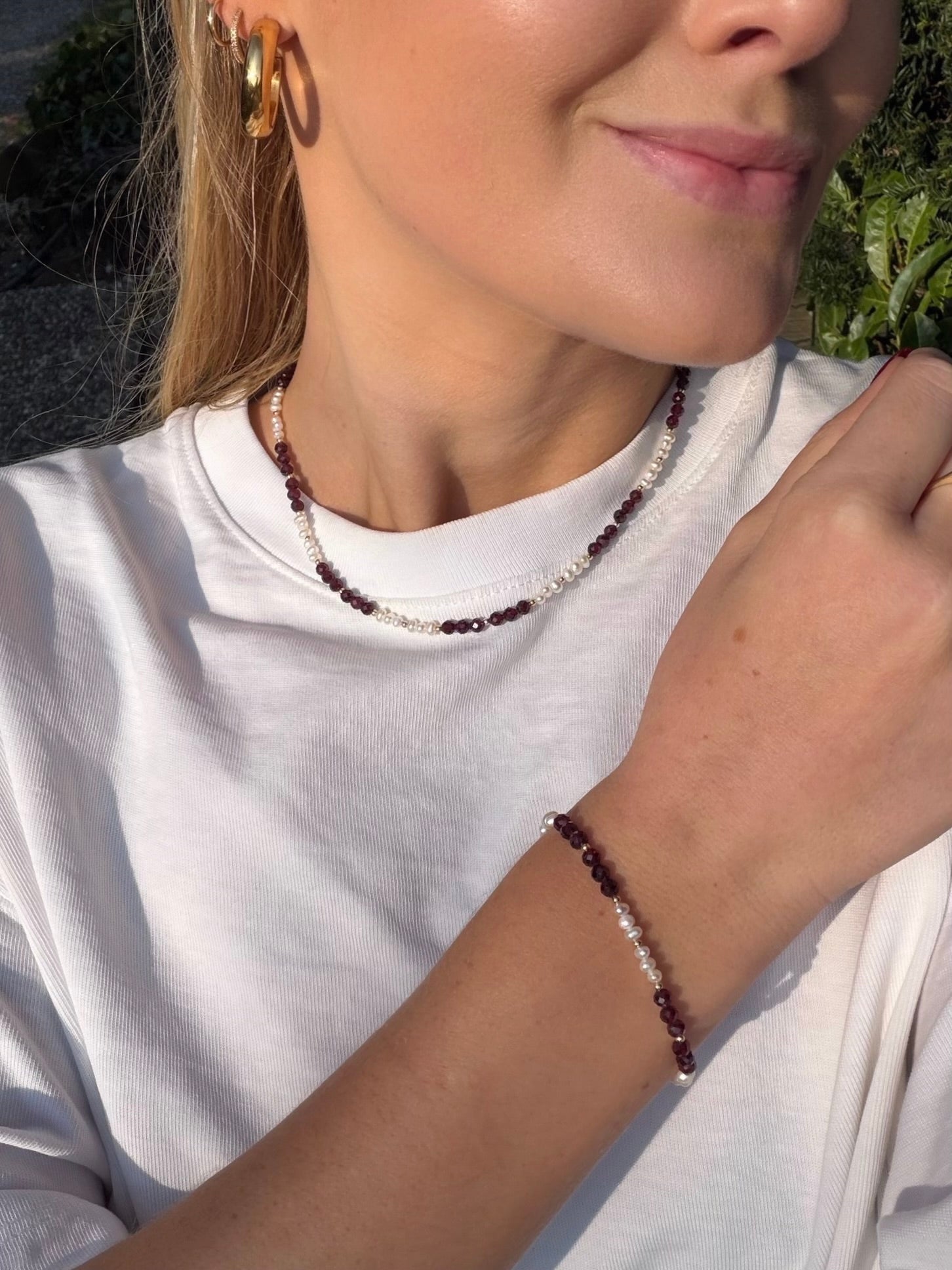 Granaat sieraden set in combinatie met zoetwater Parel.