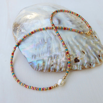 Miyuki collier in diverse kleuren in combinatie met zoetwater Parel.