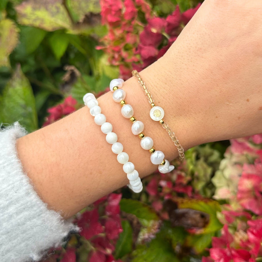 Zoetwater Parel armbanden set in combinatie met een Parelmoer levensboom bedel