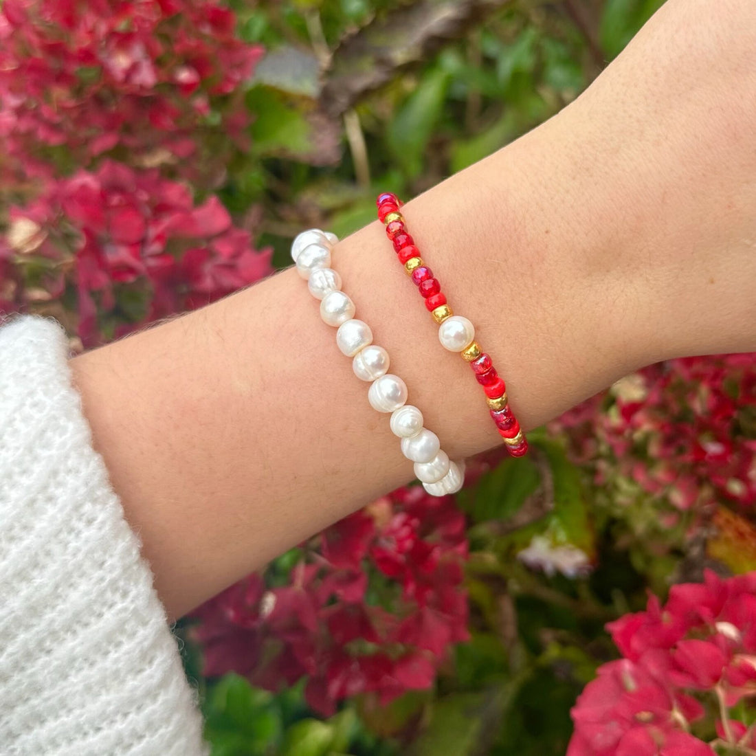Armbanden set met zoetwater Parel en rode miyuki kralen.