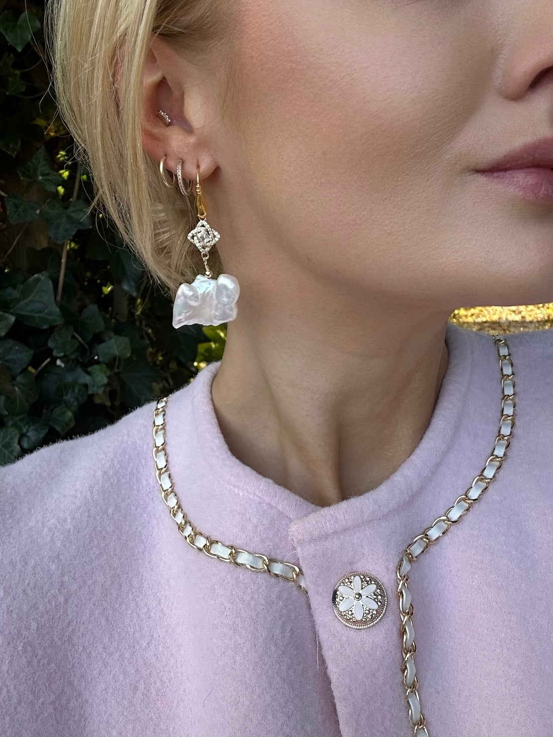 Zoetwater Keshi Parel oorhangers in combinatie met zirkonia bedel.