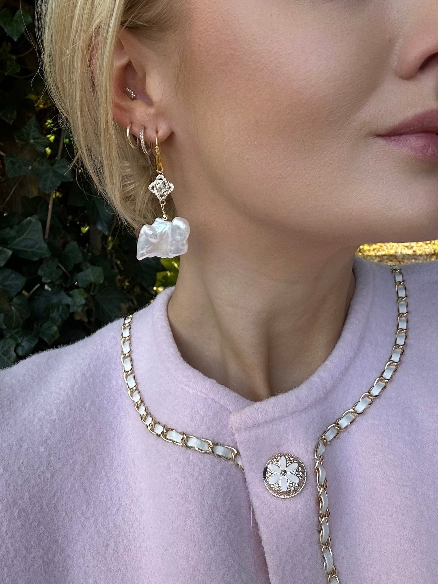 Zoetwater Keshi Parel oorhangers in combinatie met zirkonia bedel.