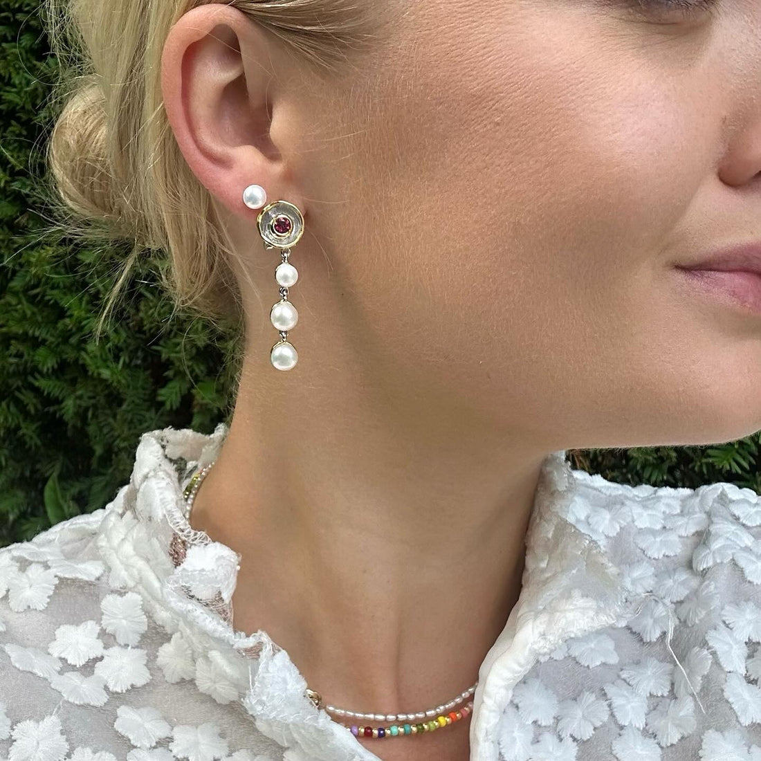 Prachtige zoetwater Parel oorhangers in combinatie met Rhodoliet