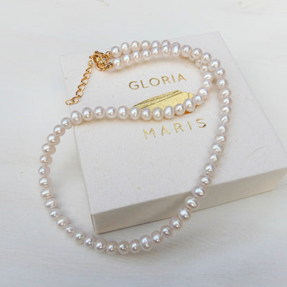 Prachtig zoetwater Parel collier, rond 5-5,5mm met GF slot en verlengketting.